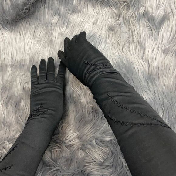 Vintage Black Embroidered Detail Evening Gloves - Picture 2 of 6